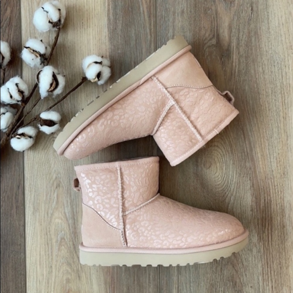 🌿UGG- CLASSIC MINI SNOW LEOPARD BOOTS🌿 - Picture 2 of 13
